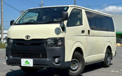 トヨタ　ハイエースバン